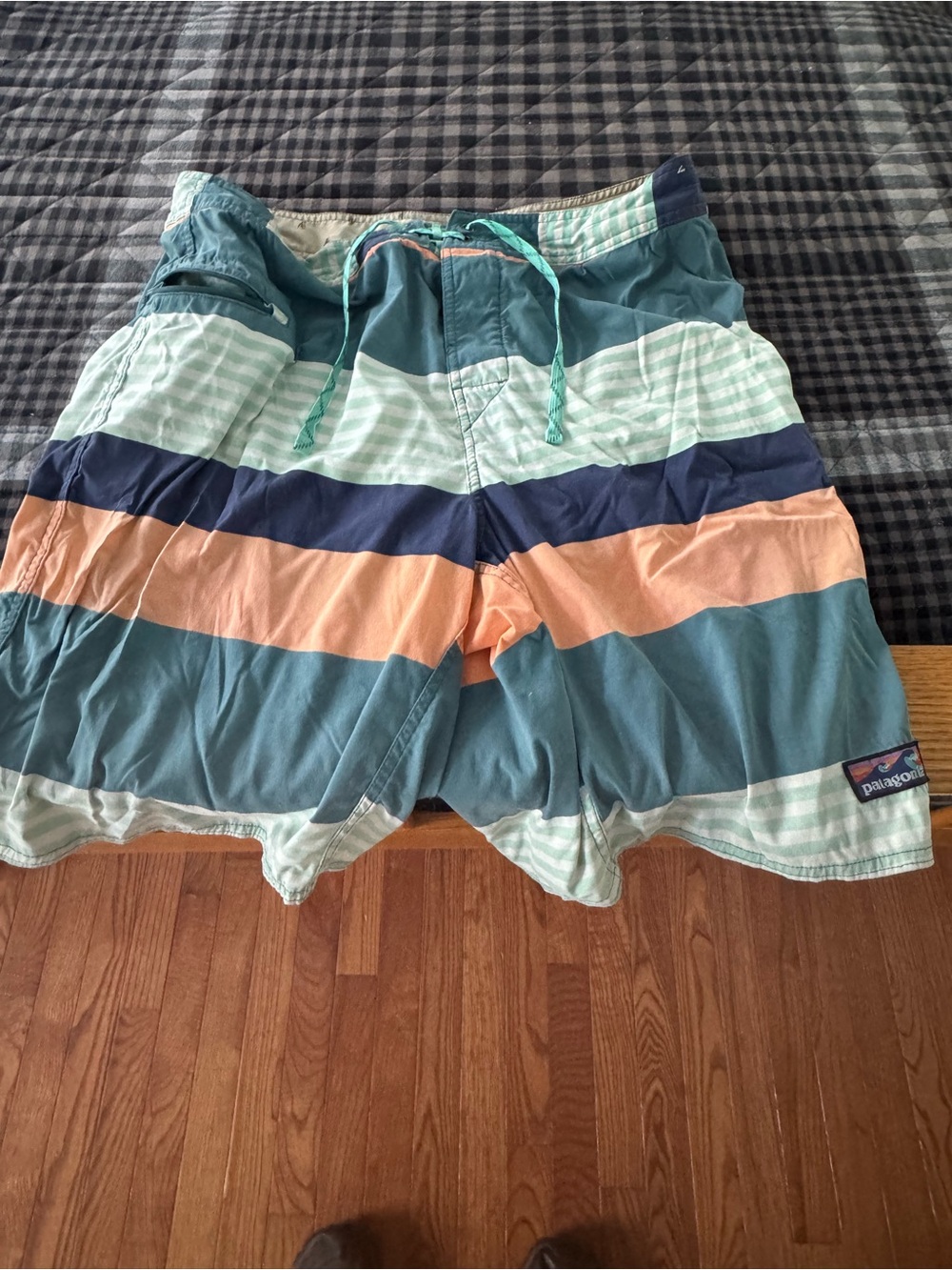 Patagonia Men's Teal, Navy & Peach Striped Hybrid Swim Shorts size 38